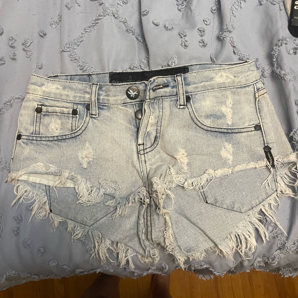 One teaspoon shorts.